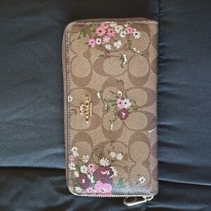 Coach wallet floral